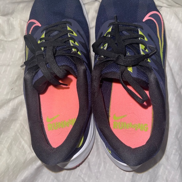 Nike Quest Women’s Sneakers, size 9, gently used - Picture 6 of 7